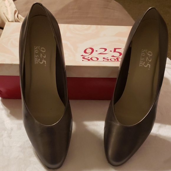 SOS Dress pumps - Picture 1 of 5
